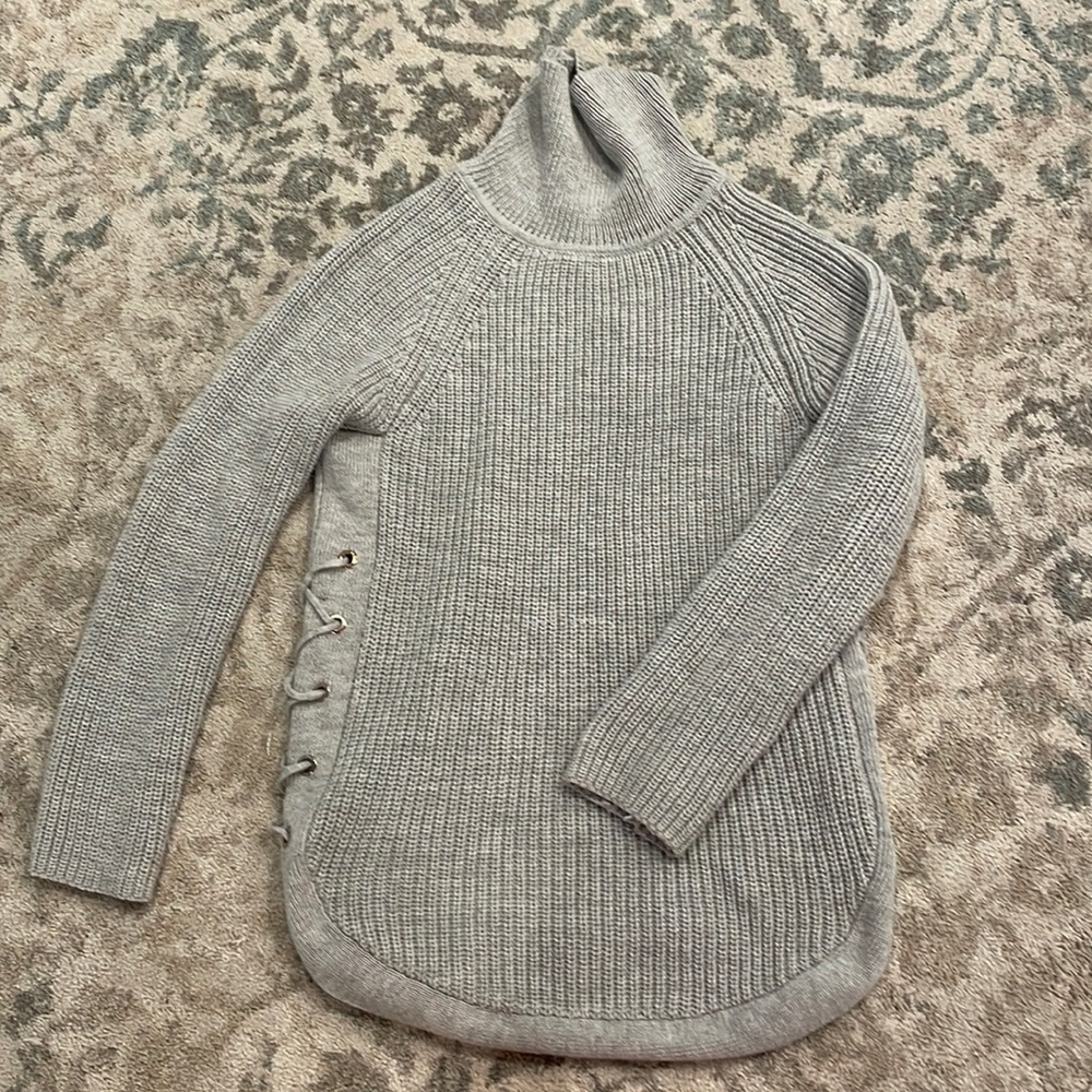 Grey lightly worn turtle neck sweater